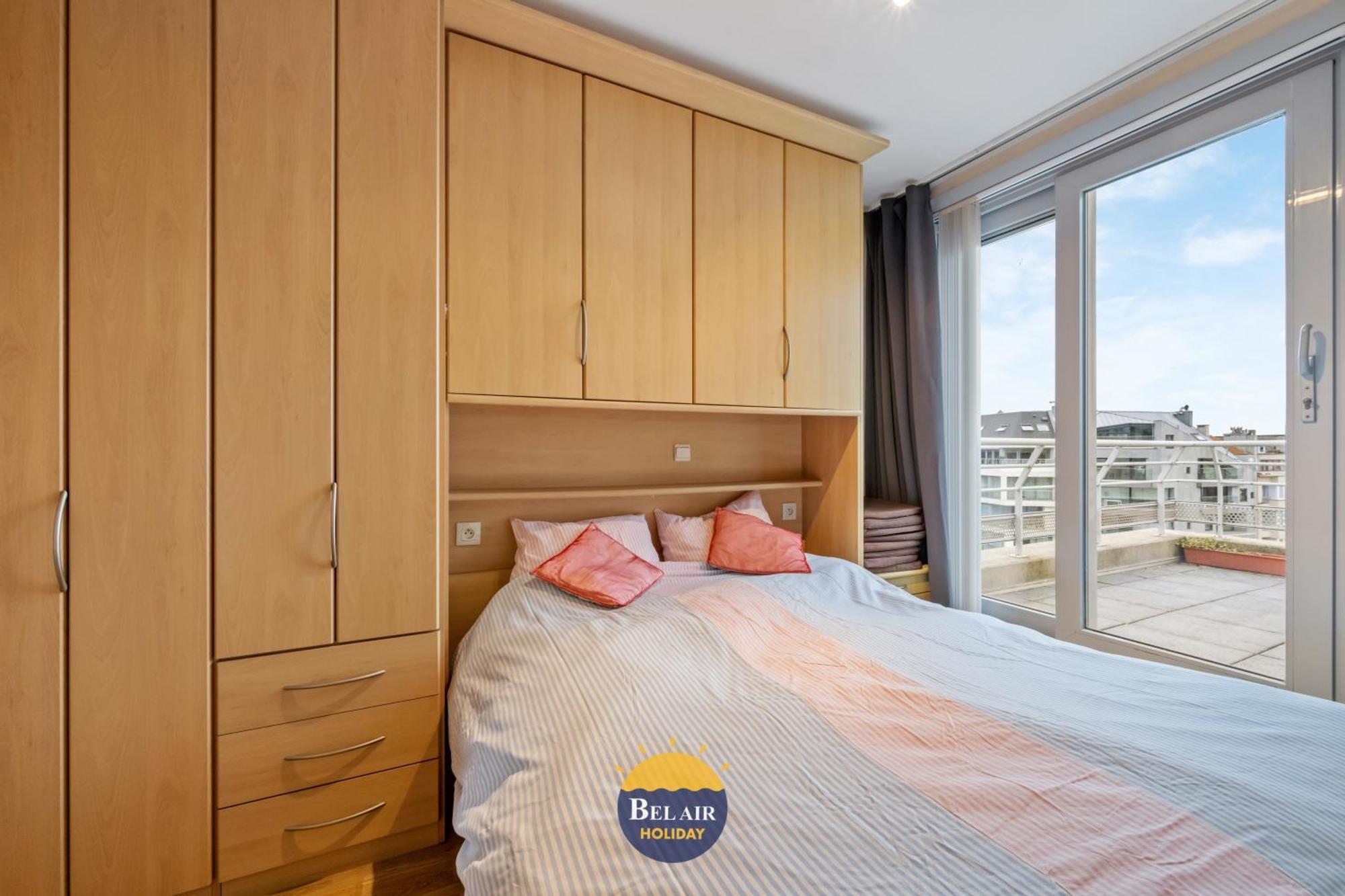 Zeezicht Xiii - Cozy 2-bedroom On The Belgian Coast With Spacious Sun Terrace And Pool T86