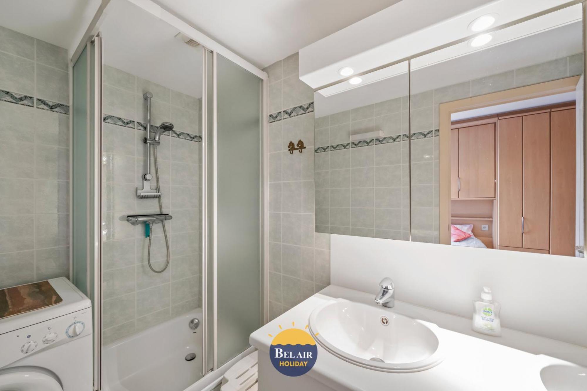 Appartement Zeezicht Xiii - Cozy 2-bedroom On The Belgian Coast With Spacious Sun Terrace And Pool T86